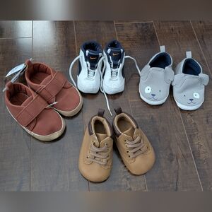 Bundle of 4 pairs of baby shoes